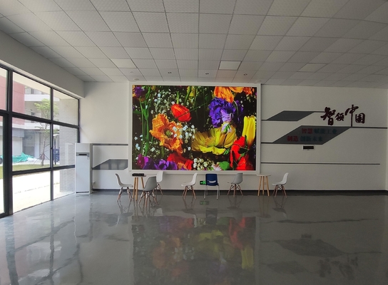 IP31 SMD LED Screen P1.667 Indoor Small Spacing Full Color Display Monitoring Security Center