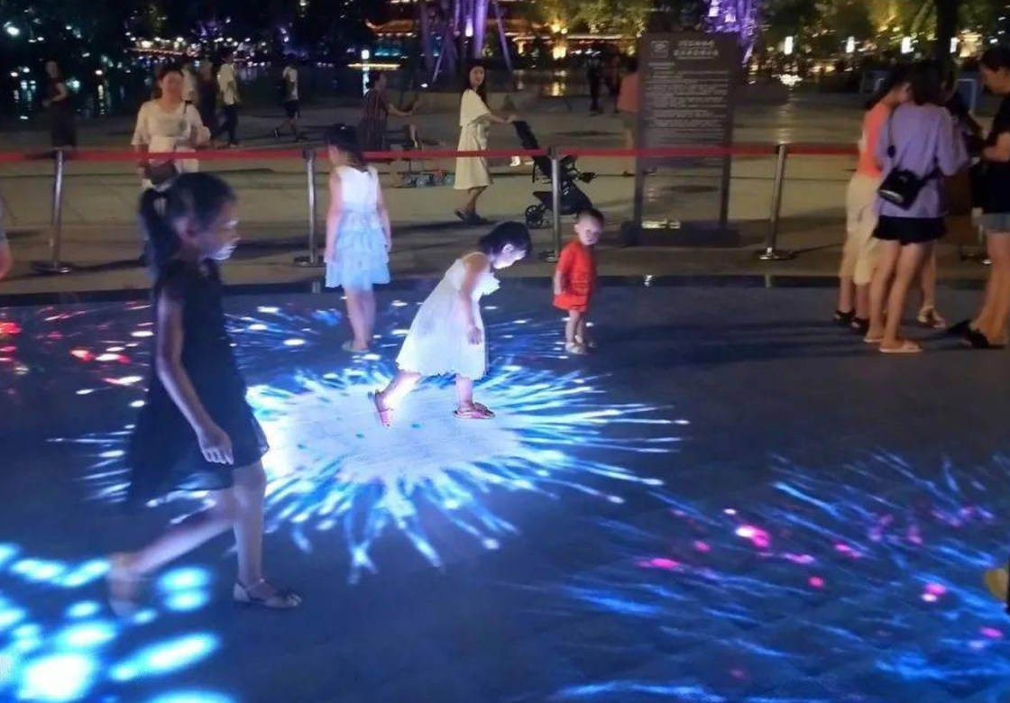 Quality Outdoor Radar Interactive Sensor Floor Tile Screen Waterproof Treatment P3.9 LED Display factory