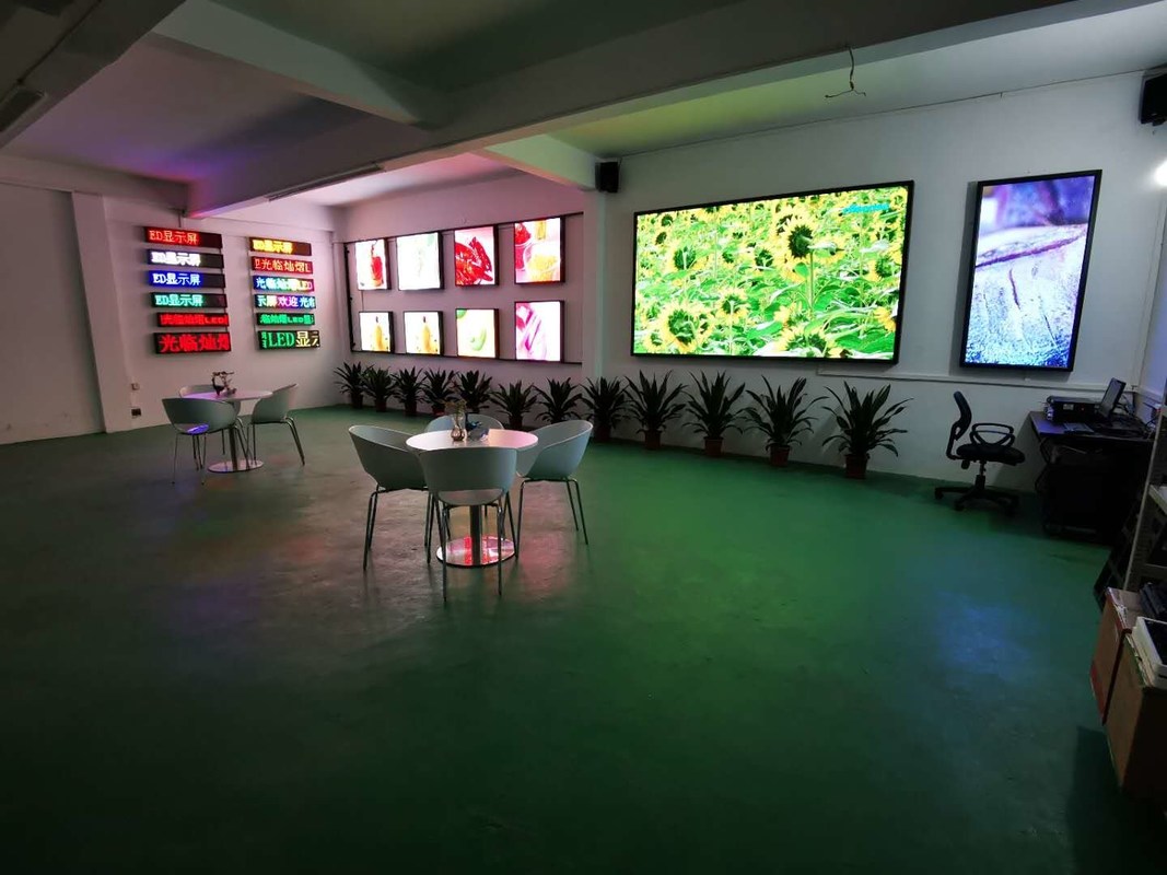 Quality Indoor Full Color Big P2 LED Display Screen Meeting Room Control Center factory