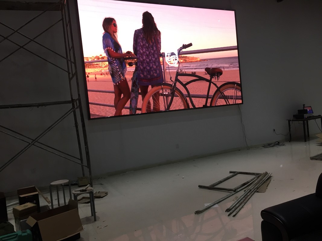 Quality Full Color LED Stage Display Indoor P2 Multimedia Advertising Large Electronic Screen factory
